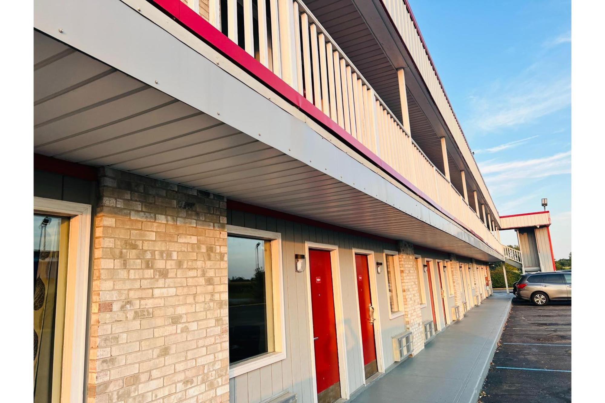 Relax Inn Marshall Exterior photo